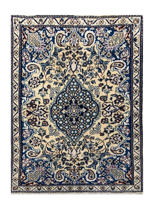 Amazing Hand Knotted Vintage Naeen Wool Area Rug 4.6 x 2.9 Ft