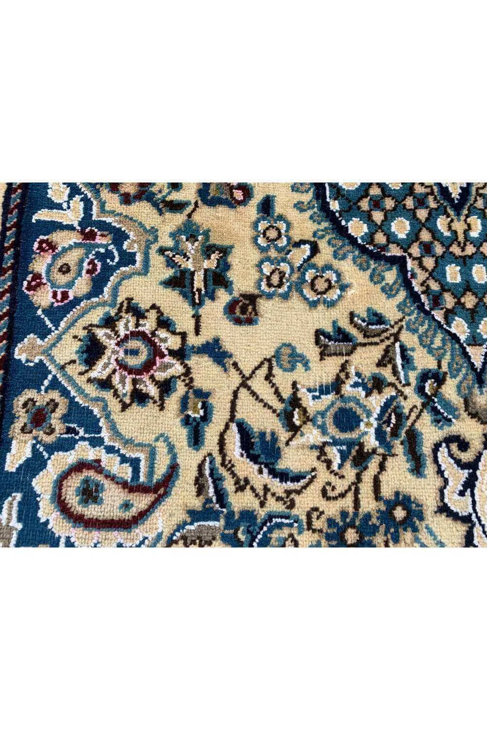 Amazing Hand Knotted Vintage Naeen Wool Area Rug 4.6 x 2.9 Ft
