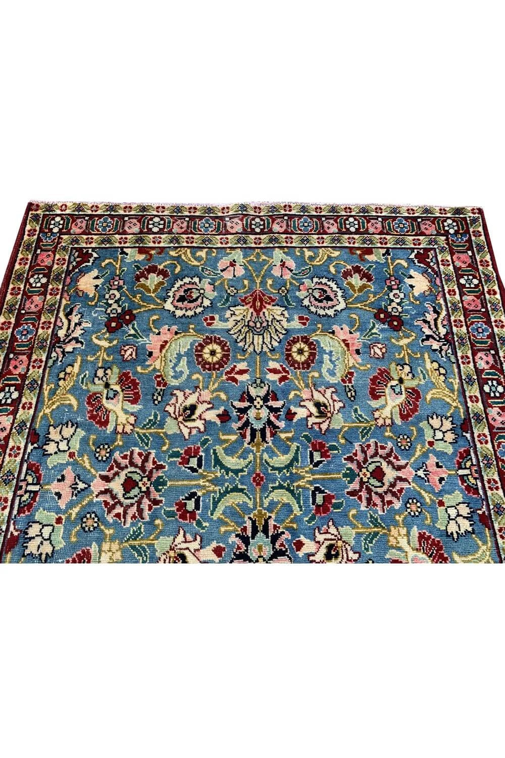 Amazing Hand Knotted Vintage Turkish Wool Area Rug 5.9 x 4.3 Ft